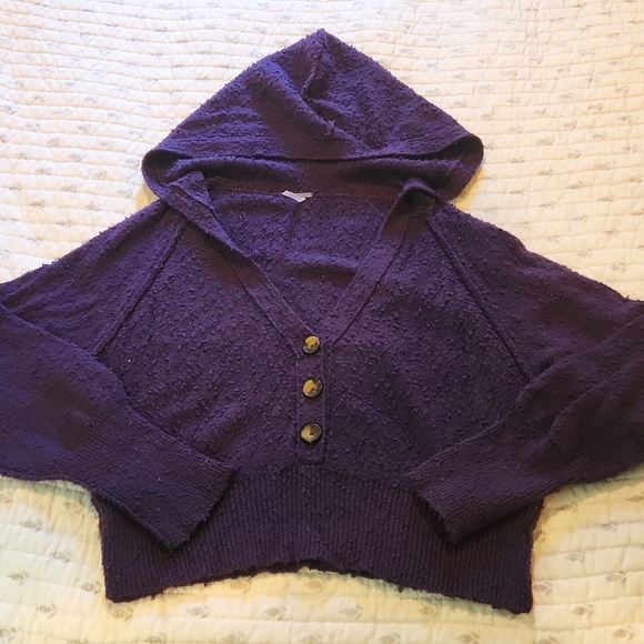 Free People Sweaters - Free People pretty purple, hooded sweater in great condition!